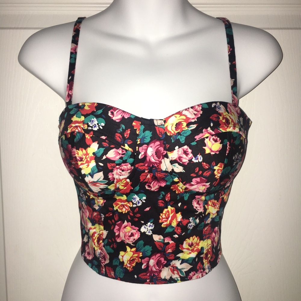 Black Floral Crop Top. NWT